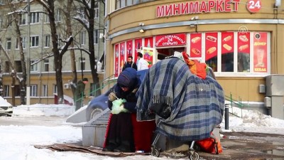 sosyal hizmetler - Moskova'daki evsizler dondurucu soğukta hayat mücadelesi veriyor - MOSKOVA  Videosu