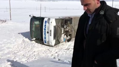 Yolcu otobüsü devrildi: 4 yaralı - ARDAHAN 