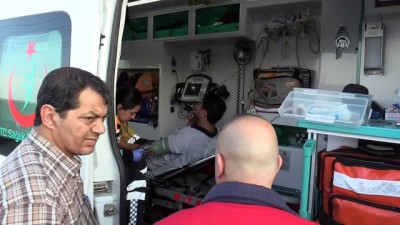 yolcu tasimaciligi - Adana'da minibüs kamyona çarptı: 4 yaralı Videosu