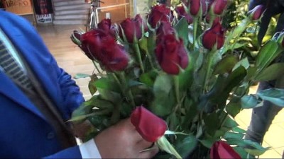 fedakarlik -  Çiçekçiler Sevgililer Günü için 24 saat çalışıyor  Videosu