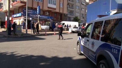 eglence merkezi -  Elindeki silahla aracında fenalaşan şahıs polisi alarma geçirdi  Videosu