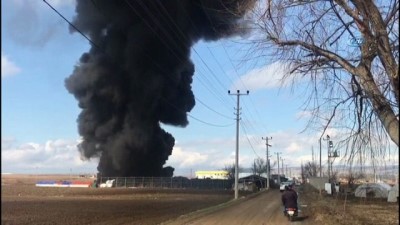 plastik fabrikasi -  Eskişehir’de plastik fabrikasında yangın... Plastik meyve sebze sandığı üretilen fabrika alev alev yandı  Videosu