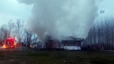 akaryakit istasyonu -  Lastikçi dükkanında korkutan yangın  Videosu