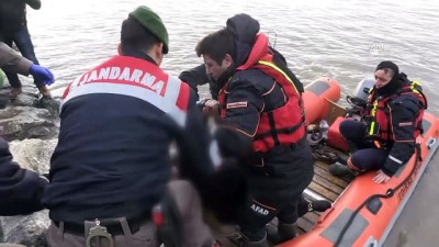 kacak - Meriç Nehri'nde kaçakları taşıyan bot battı - İki çocuk ve bir kadın cesedi bulundu - EDİRNE Videosu