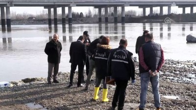 kacak - Meriç Nehri'nde kaçakları taşıyan botun battığı iddiası - Bir çocuk, bir kadın cesedi daha bulundu (2) - EDİRNE Videosu