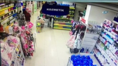 silahli soygun -  Cezaevi firarisi silahlı soyguncuyu market çalışanı eşyayla kafasından vurma görüntüleri kamerada  Videosu