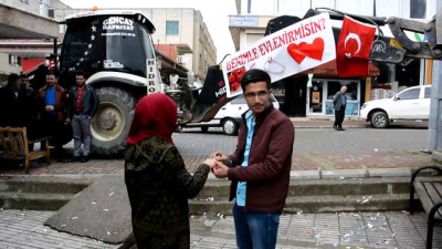 kiz arkadas - İş makinesine asılan pankartla evlilik teklifi - ANTALYA Videosu