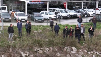 mahsur kaldi - Köprünün altında mahsur kalan köpek kurtarıldı - DÜZCE Videosu