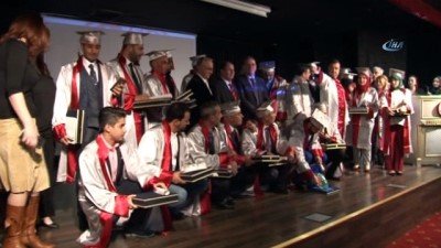 mezuniyet toreni -  Libyalı öğrencilerin mezuniyet coşkusu  Videosu