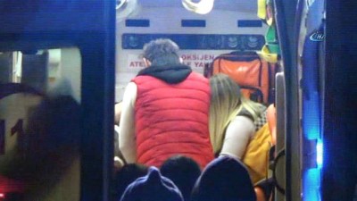 elektrik diregi -  Otomobil elektrik direğine çarptı: 7 yaralı  Videosu