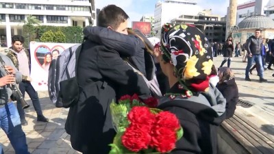 tarihi saat kulesi - Sevgililer Günü'nde pankartlı evlenme teklifi - İZMİR  Videosu