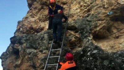genc arkadaslar -  - Ulubey Kanyonu'ndaki kayalıklarda mahsur kalan genci AFAD kurtardı Videosu