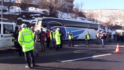 ticari arac - Yolcu otobüsü hafif ticari araçla çarpıştı: 4 ölü, 7 yaralı (2) - BİNGÖL  Videosu