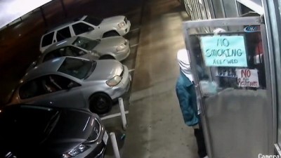 genc kiz -  - ABD'de Silahlı Gençler Oyun Merkezini Bastı Videosu