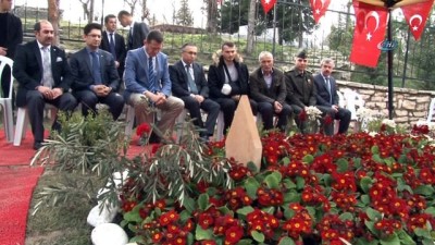  Afrin gazisi şehit komutanı Ömer Bilal Akpınar’ın kabrini ziyaret etti