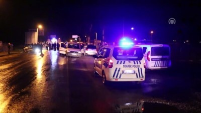 polis araci - Aydın'da otomobil polis aracına çarptı: 2 yaralı  Videosu