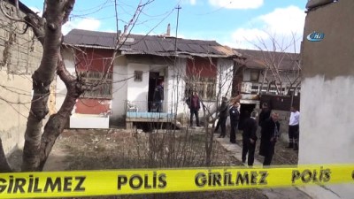 karbon -  Üç gün işe gitmeyen genç evinde ölü bulundu Videosu