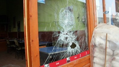 vitrin -  İş yerlerinin vitrin camlarını kıran alkollü şahıs polisin takibi sonucu yakalandı  Videosu