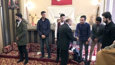 kanaat onderleri - Işık, kanaat önderleri ve gençlerle bir araya geldi - AĞRI  Videosu