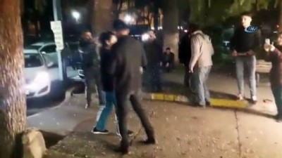 kiz arkadas -  Genç polis memurundan acil servis önünde evlilik teklifi Videosu