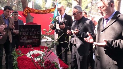 genc arkadaslar - Fırat Çakıroğlu, mezarı başında anıldı - İZMİR Videosu