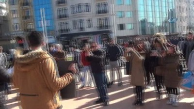 oturma eylemi -  Taksim’de 2 kişilik “çocuk istismarı” eylemi  Videosu