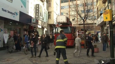 efes -  Yanan dükkanını görünce fenalaştı  Videosu