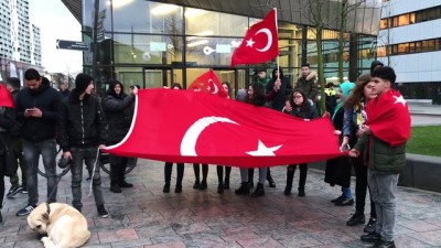 tren istasyonu - Hollanda'da yaşayan Türkler, PKK'yı protesto etti - ROTTERDAM Videosu