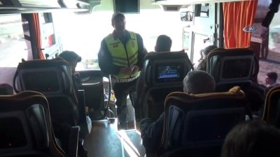  Polisten kemer uyarısı...Otobüs kazalarının artması polisi harekete geçirdi 