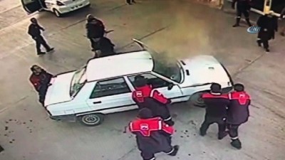 sondurme tupu -  Yakıt alan otomobil alev alev böyle yandı  Videosu