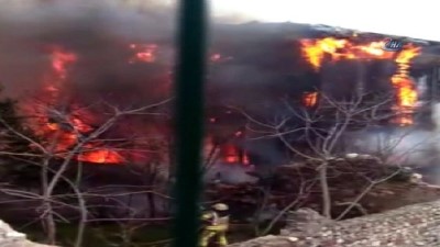 ahsap ev -  Fatih'te ahşap bina alev alev yandı  Videosu