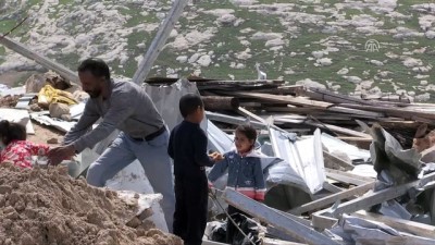 baglama - İsrail askerleri Filistinli ailenin evini yıktı - KUDÜS Videosu