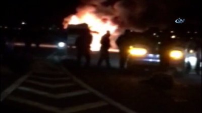 hayvan -  Koyun sürüsüne çarpan minibüsü benzinle ateşe verdi Videosu