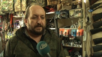 silah ruhsati -  Av ve kamp malzemeleri satıcısı eski Astsubay Aydın Özdemir: 'Avcılık sporuna ilgi duyan vatandaşların eğitim sürecinden geçmeleri gerekir'  Videosu