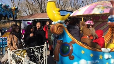 buz tutan gol -  - Çinliler Bayramda Parklara Akın Etti  Videosu