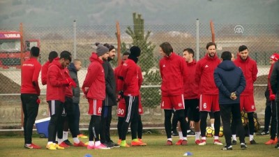 teknik direktor - Sivasspor üst sıralarda kalmayı hedefliyor - SİVAS Videosu