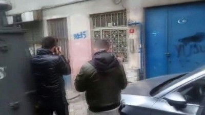 el bombasi -  Beyoğlu'nda sobasını yakmak için kömürlüğe inen kadın el bombası buldu  Videosu