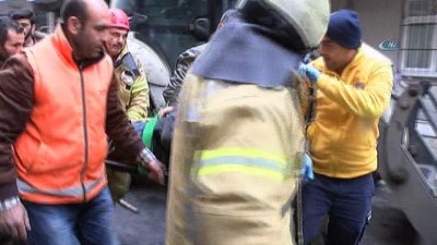 kanalizasyon kazisi -  Esenler’de göçük...Bir işçi kazı çalışmasında göçük altında kaldı  Videosu