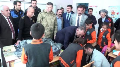 general - Hakkari'de polis ve askerden anlamlı ziyaret  Videosu