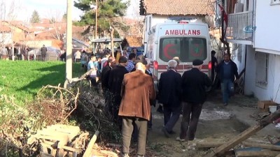 saglik ekibi -  Kullanılmayan iki katlı ahşap ev çöktü: 1 ölü Videosu