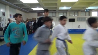 engelli sporcu - Siirtli görme engeli judocular engel tanımıyor  Videosu