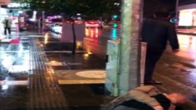 saglikci -  Vakaya giden ambulansın yolu kesildi  Videosu
