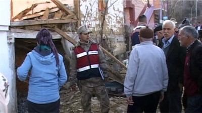 ahsap ev - Yıkmaya çalıştıkları evin altında kalan kadın öldü - TOKAT Videosu