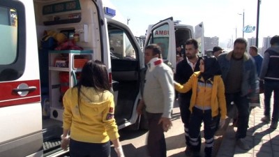 ehliyetsiz surucu -  Sivas'ta iki hafif ticari araç çarpıştı: 6 yaralı  Videosu