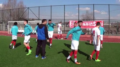 takim otobusu - Balona röveşata yapan genç ilk maçında 2 gol attı - KAHRAMANMARAŞ Videosu