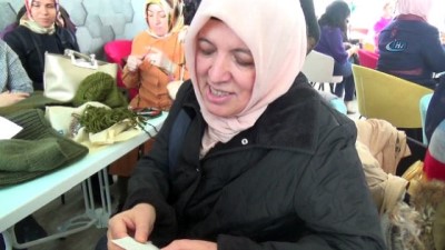 nene hatun -  Mehmetçik üşümesin diye hep birlikte atkı ve bere ördüler Videosu