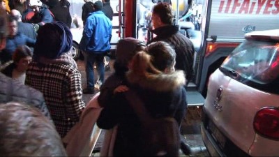 mahsur kaldi -  Bahçelievler’de açık unutulan elektrik sobası yangın çıkardı  Videosu