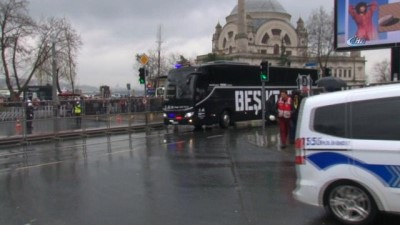tezahur - Beşiktaş kafilesi, stada geldi Videosu