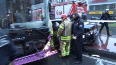belediye otobusu -  Beşiktaş’ta otobüs lüks otomobile çarptı: 1 yaralı  Videosu