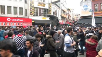 tezahur - Beşiktaş taraftarı Çarşı’da toplandı Videosu
